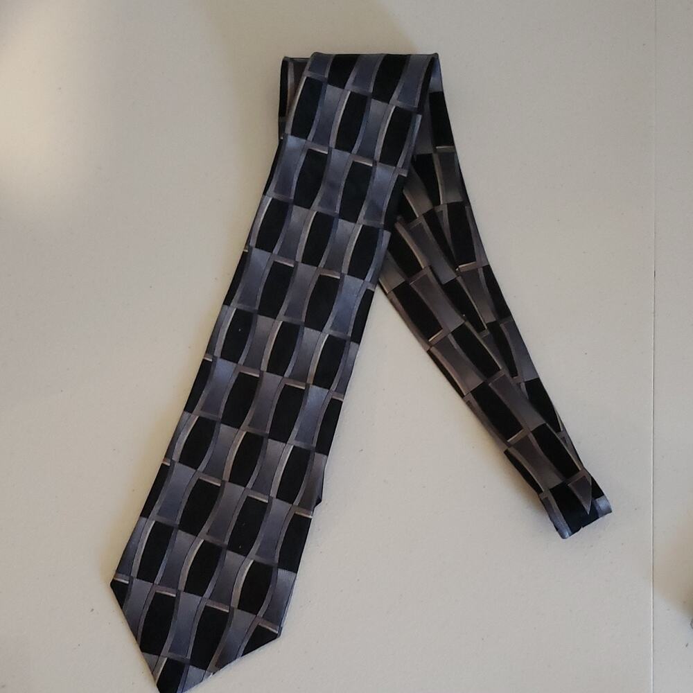 Courage 100% Silk Men's Tie Geometric Black Gray Silver Hand Sewn Pattern